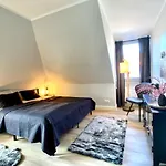 Apartment Schöne Teilweise Mit Dachterrasse Im Herzen Von Itzehoe