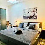 Apartment Schöne Teilweise Mit Dachterrasse Im Herzen Von Itzehoe