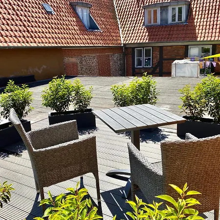Schoene Teilweise Mit Dachterrasse Im Herzen Von Apartment Itzehoe