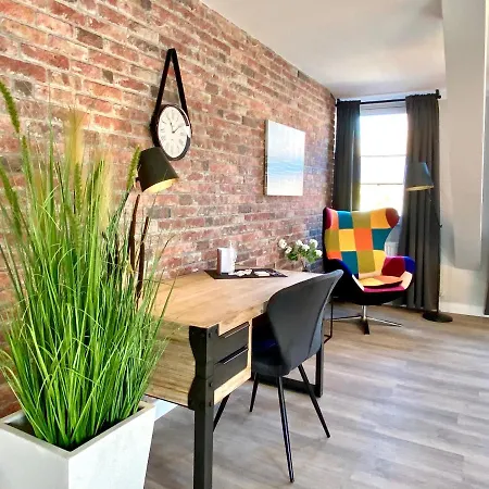 Schoene Teilweise Mit Dachterrasse Im Herzen Von * Itzehoe