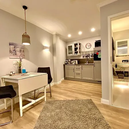 Schoene Teilweise Mit Dachterrasse Im Herzen Von Apartamento Itzehoe