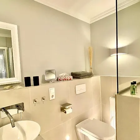 Schöne Teilweise Mit Dachterrasse Im Herzen Von Apartment